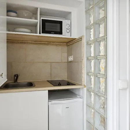 - La Defense * Neuilly-sur-Seine